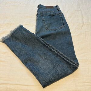 Madewell the perfect vintage jean size 26. Raw hem. High waisted. Medium wash.